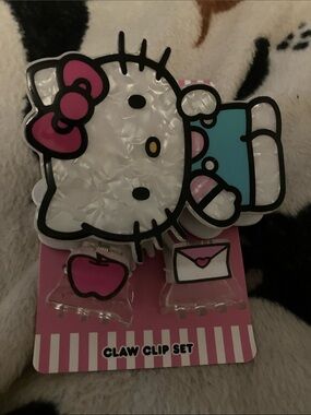 Hello Kitty Sanrio Pearlized White & Pink Claw Clip Set